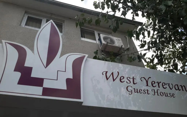 Отель Guest House West Yerevan вид на фасад