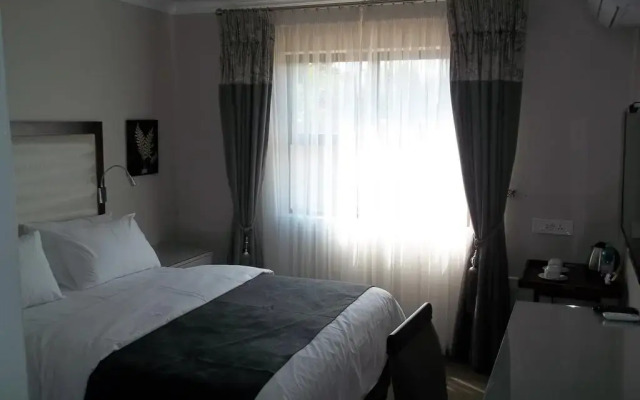 Отель Regent Lodge Габороне комната для гостей