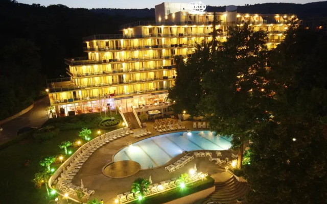 Hotel Perla вид на фасад