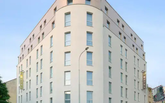 B & B Hotel Prague City вид на фасад