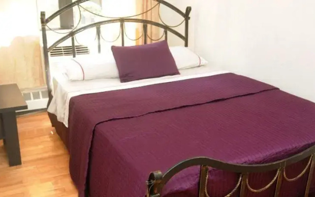 Апартаменты East Broadway Apartment комната для гостей