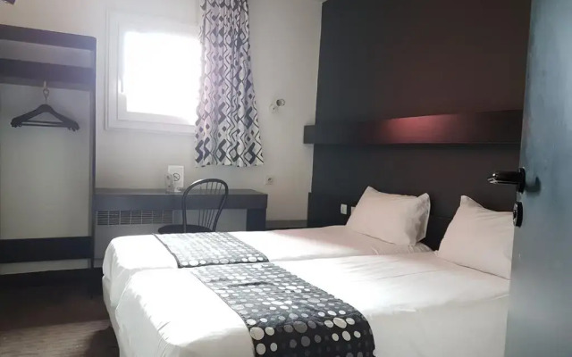 Best Hotel - Montsoult La Croix Verte комната для гостей