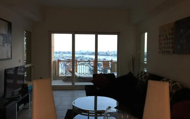 Отель Yanjoon Holiday Homes - Marina Residence комната для гостей