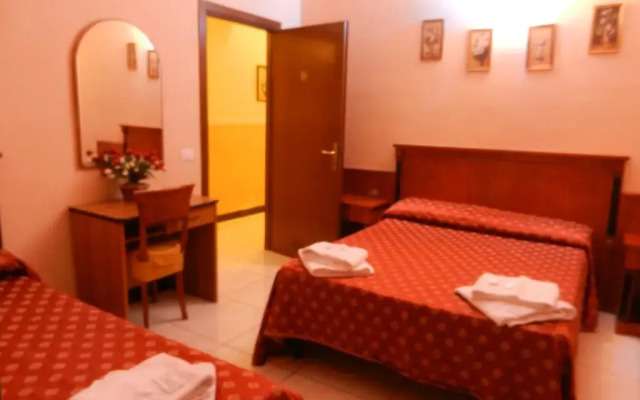 Отель Hostel Pink Floyd Италия, Рим - отзывы, цены и фото номеров - забронировать отель Hostel Pink Floyd онлайн комната для гостей