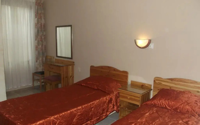 Отель Sunset Seaview Apartments Мальта, Зеббудж - отзывы, цены и фото номеров - забронировать отель Sunset Seaview Apartments онлайн комната для гостей