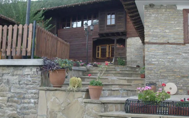 Отель Guest House Zarkova Kushta вид на фасад