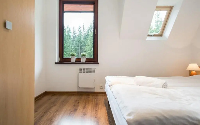 Отель Apartamenty Przy Dolinach Косцелиско комната для гостей