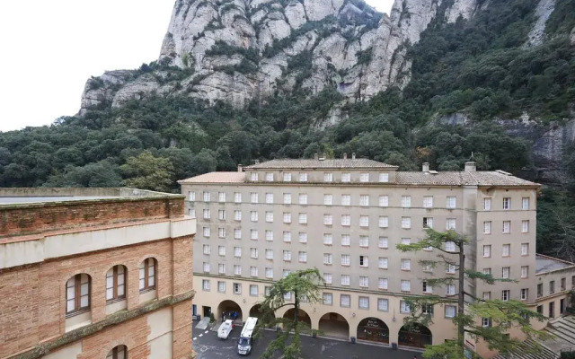 Отель Apartamentos Montserrat Abat Marcet вид на фасад