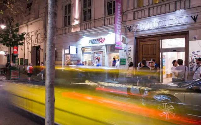 Wombats City Hostel Budapest вид на фасад