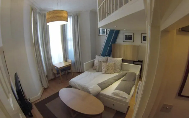 Апартаменты Cosy Studio By Kensington High St. Лондон комната для гостей