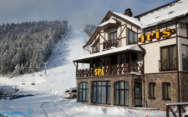 Iris Hotel вид на фасад