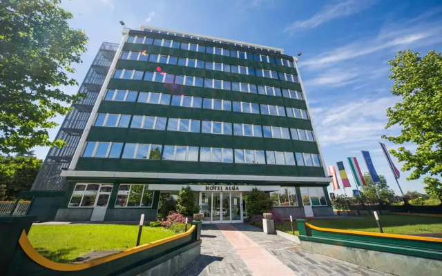 Alga Hotel вид на фасад