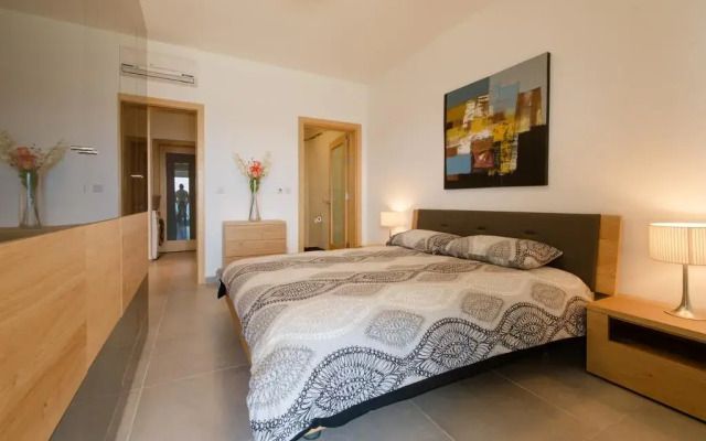Апартаменты Seafront Apartment Sliema Слима комната для гостей