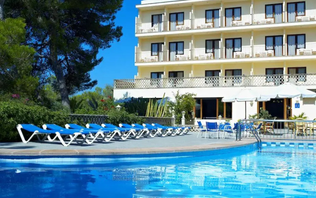 Отель Hostal Condemar бассейн