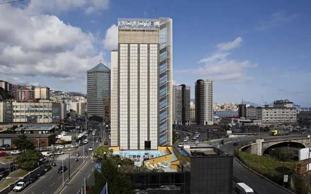 Отель Novotel Genova City балкон