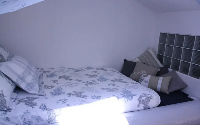 Отель 2 bedrooms Apartment Old Town, Saint François Франция, Ницца - отзывы, цены и фото номеров - забронировать отель 2 bedrooms Apartment Old Town, Saint François онлайн комната для гостей
