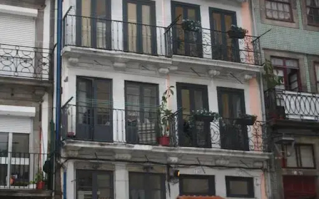 Отель Be In Oporto вид на фасад