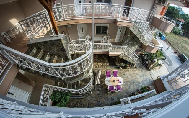 Sky Hotel вид на фасад