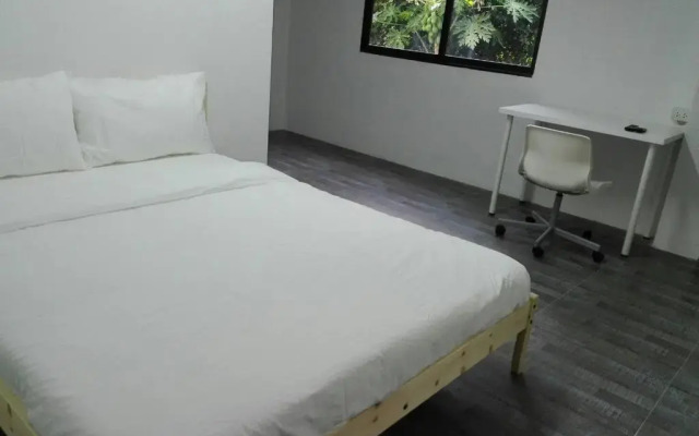 Отель Relax Lodge Бангкок комната для гостей