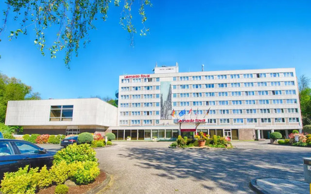 Отель Leonardo Royal Hotel Köln - Am Stadtwald Германия, Кёльн - 8 отзывов об отеле, цены и фото номеров - забронировать отель Leonardo Royal Hotel Köln - Am Stadtwald онлайн парковка