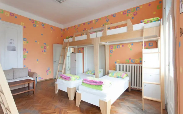 City Hostel Center Нови Сад комната для гостей