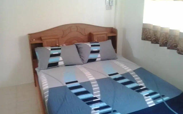 Отель For Friends Guesthouse Таиланд, Бухта Чалонг - отзывы, цены и фото номеров - забронировать отель For Friends Guesthouse онлайн комната для гостей