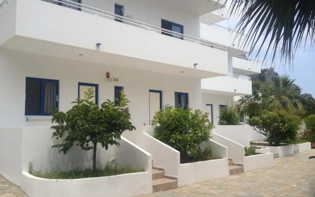 Palm Bay Hotel Studios вид на фасад