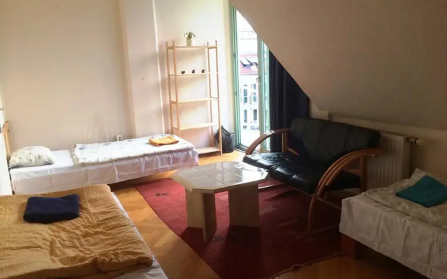 Отель Urban Life Guesthouse Венгрия, Будапешт - отзывы, цены и фото номеров - забронировать отель Urban Life Guesthouse онлайн комната для гостей