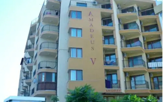 Апартаменты Menada Amadeus 3 Apartments вид на фасад