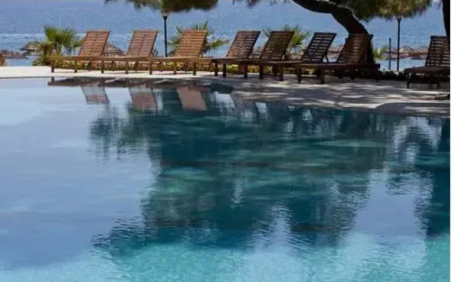 Отель Club Pinara Beach бассейн