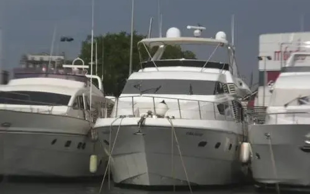 Отель Goldfinger Yacht