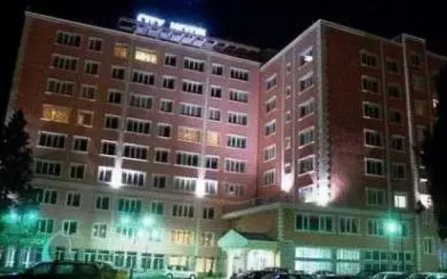 City Hotel вид на фасад