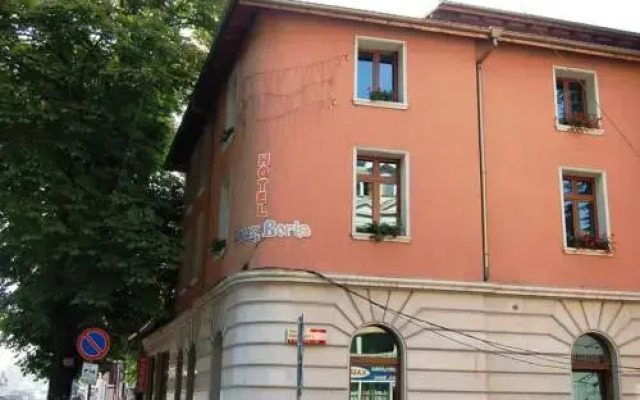 Kniaz Boris Hotel вид на фасад