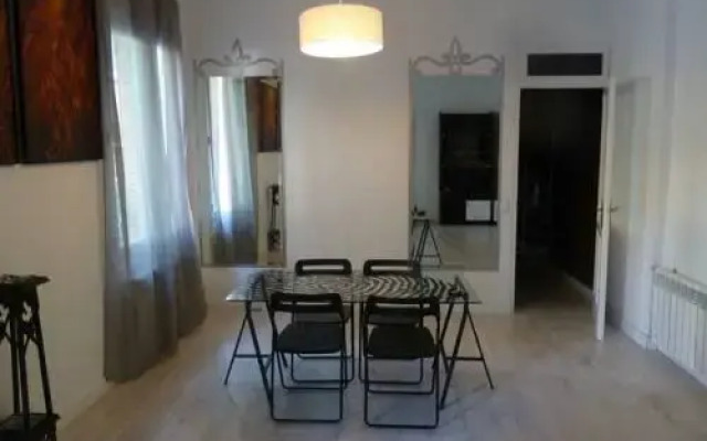 Отель "El 8" Bed & Breakfast Испания, Мадрид - отзывы, цены и фото номеров - забронировать отель "El 8" Bed & Breakfast онлайн балкон
