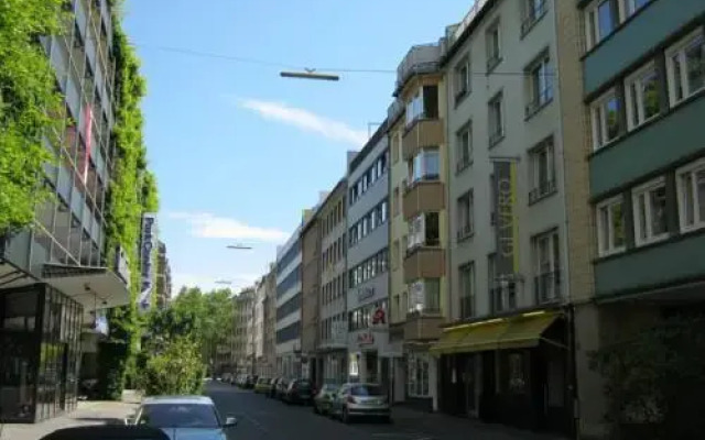 Апартаменты Apartment Bett am Rhein вид на фасад
