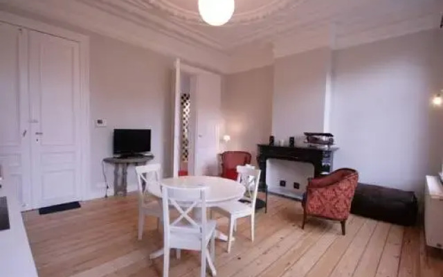 Апартаменты Victory Apartments комната для гостей