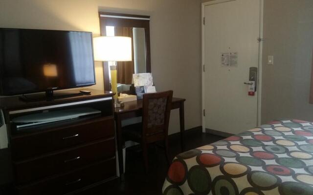 Super 8 by Wyndham Los Angeles-Culver City Area 0