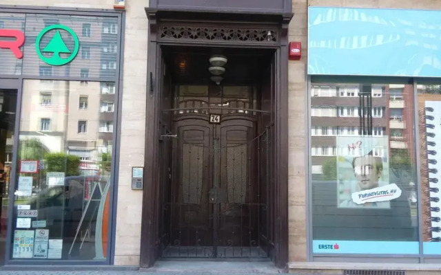 Отель Downtown Oasis Guesthouse вид на фасад