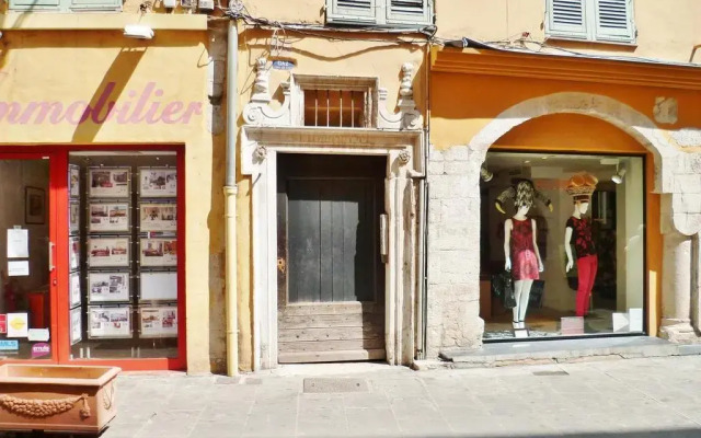 Отель Le Vieux Nice вид на фасад