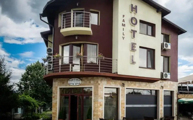 Hi-Life Family Hotel вид на фасад