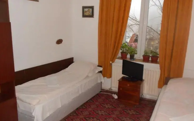 Отель Varbanovi Guest House Боженци комната для гостей