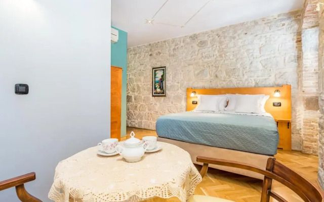 Апартаменты Captain's Apartments комната для гостей