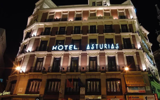 Отель Asturias вид на фасад