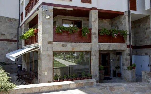 Отель Pirin Lodge Apt 37 вид на фасад