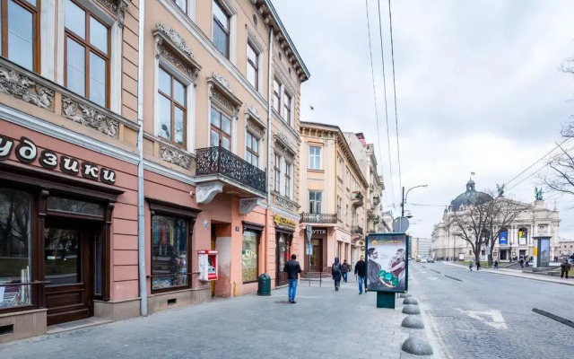 Апартаменты Apartments near Opera Theatre вид на фасад