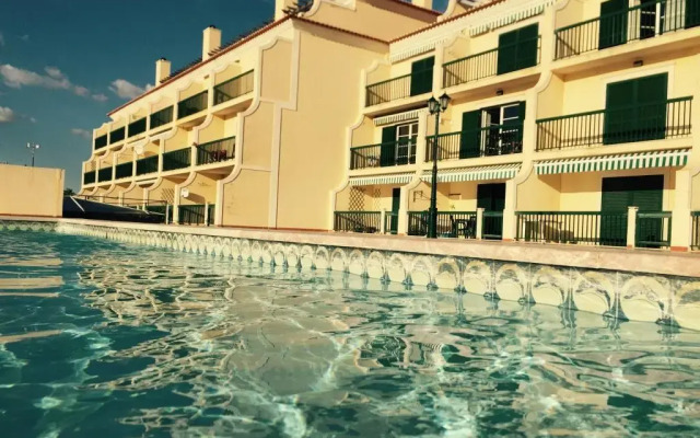 Отель Ericeira Boutique Flat вид на фасад