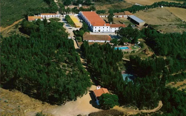 Отель House in a Farm 2km from the Ericeira Beach вид на фасад