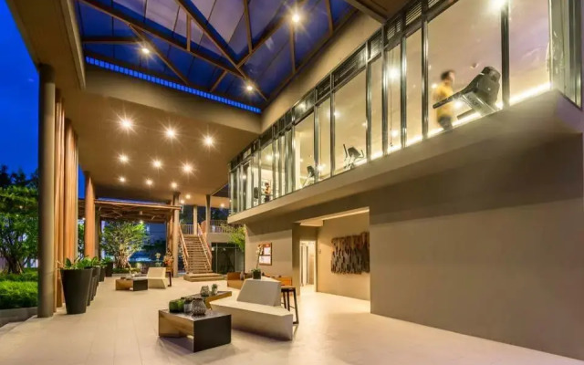 Отель Phuket Penthouse вид на фасад