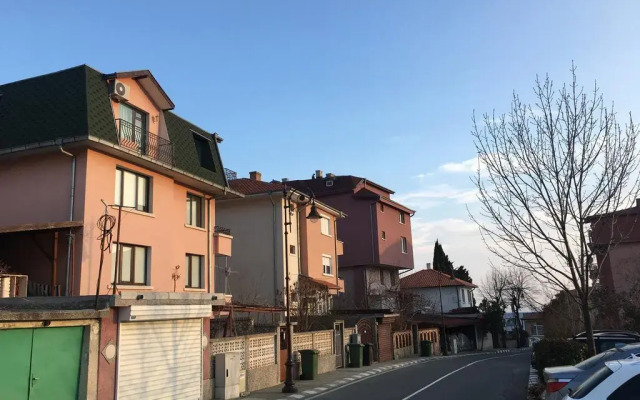 Отель Kozarov House вид на фасад