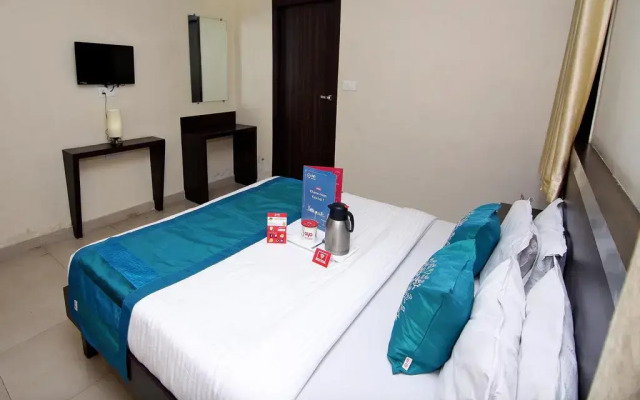 Отель OYO Rooms Railway Station Raipur комната для гостей